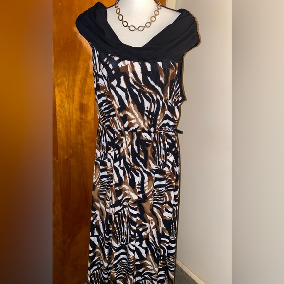 Women’s Dress - Picture 7 of 7